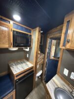 2016 Platinum Silver 3 Horse Living Quarters - Image 11