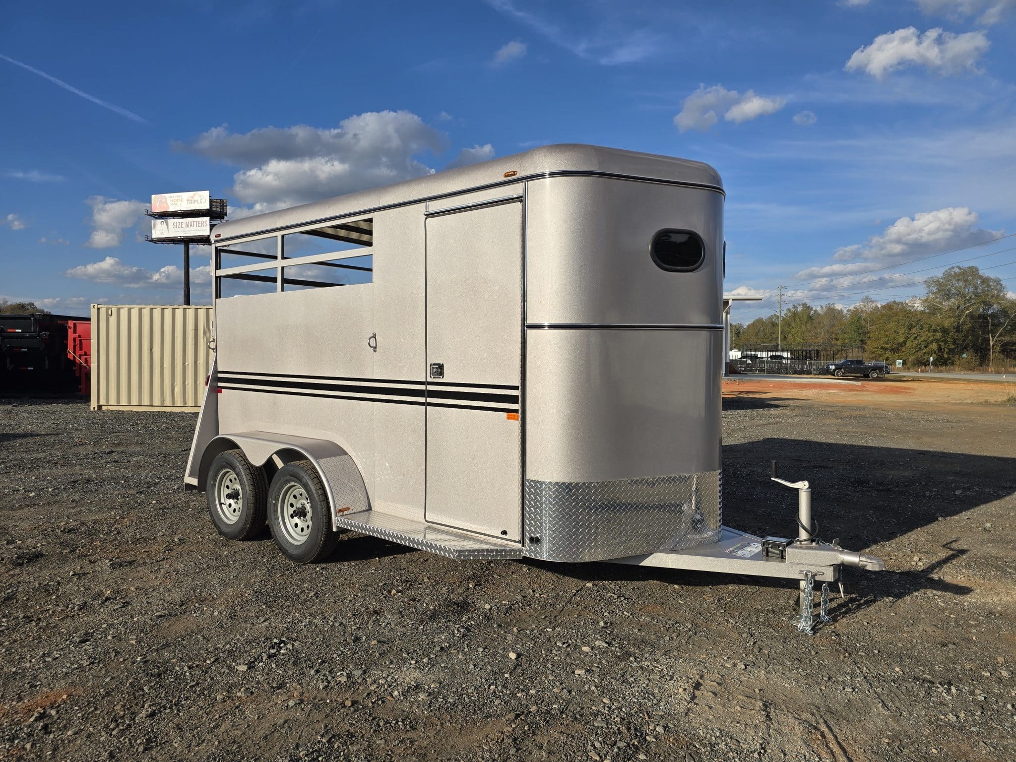 20251124_154703-scaled Bee Durango 2-Horse Bumper Pull Trailer - Image 1